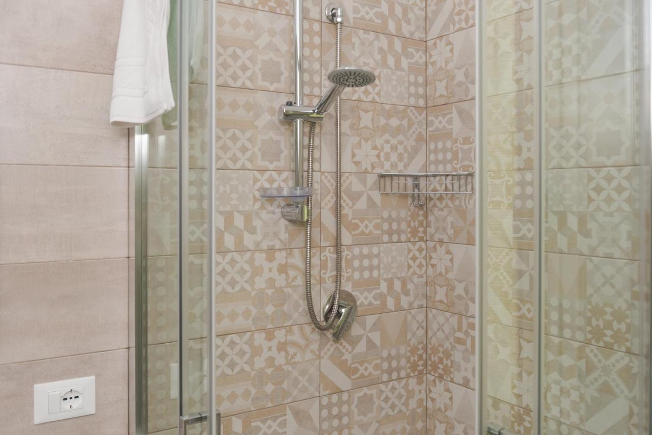 Casa Lory - Appartamento Con 2 Camere In Centro Abitato オロゼーイ エクステリア 写真